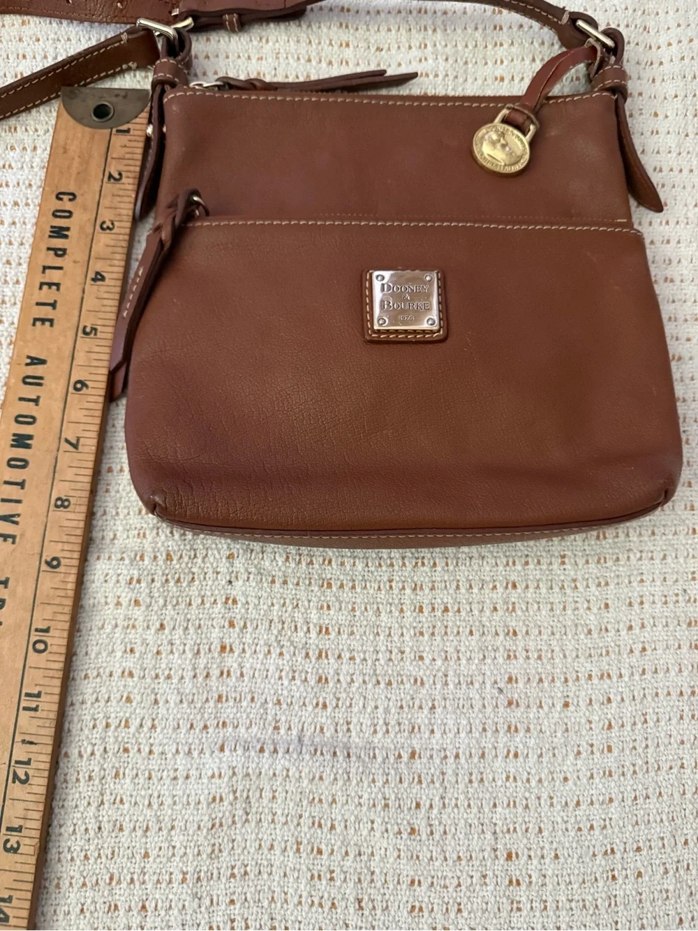 Dooney & Bourke Pebble Grain Letter Carrier Crossbody Bag EUC